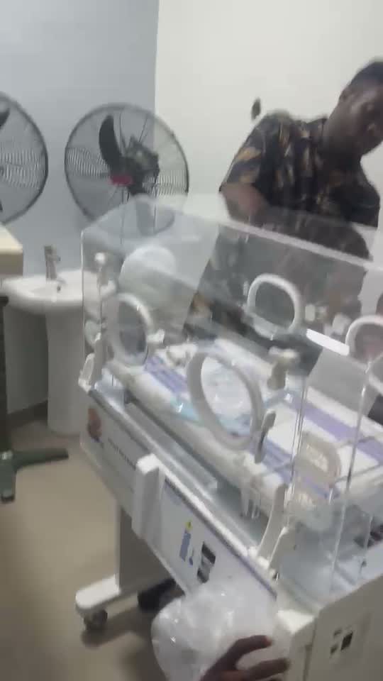 Neonatal incubator handover